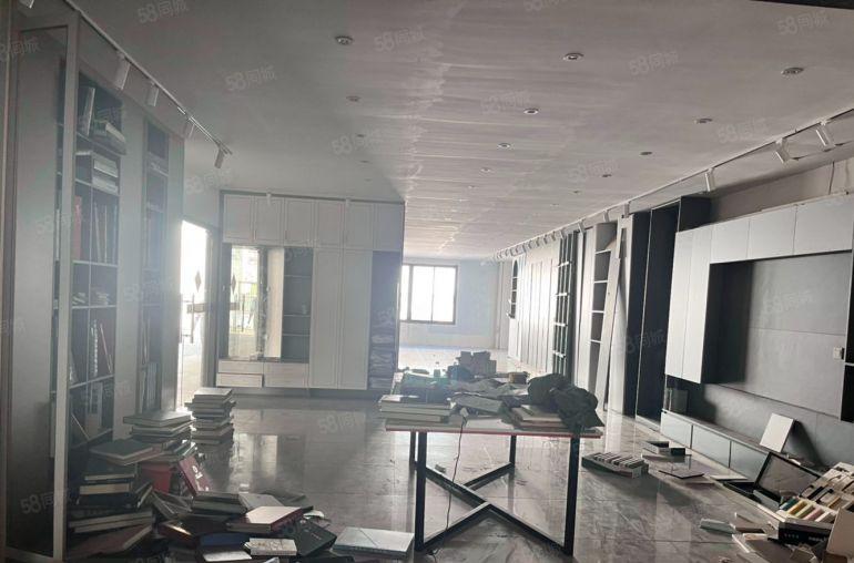 大亚湾独门独院单一层钢构厂房仓库3千平米，高度8米，可分租。