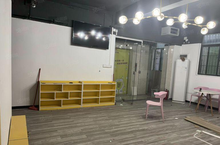 万达周边原房东厂房仓库300平米租金3000元月