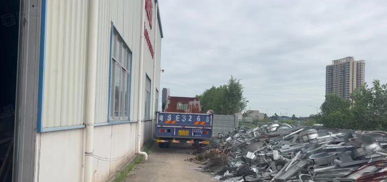 石化区西门周边钢构厂房，原房东按实际面积出租。