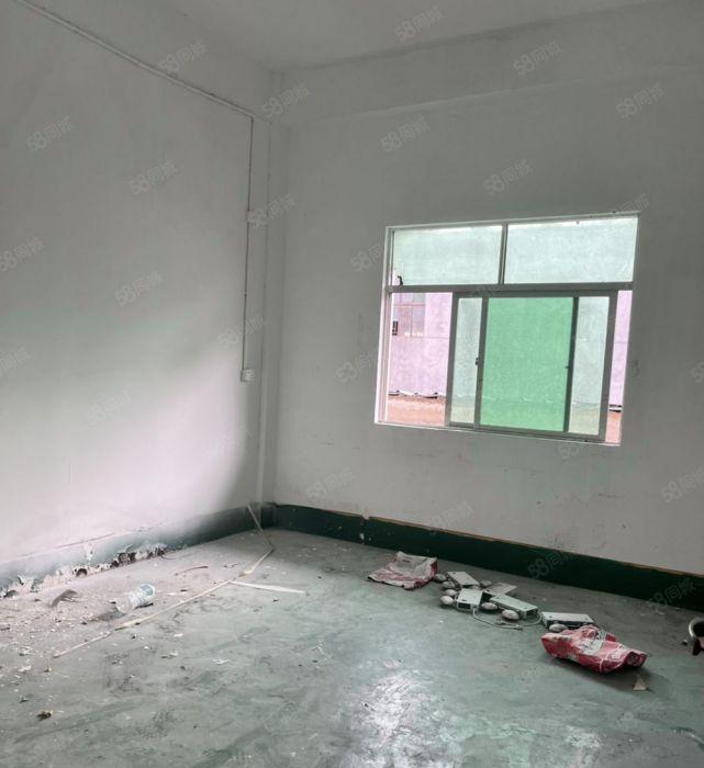 大亚湾临深原房东仓库厂房650平米，租金4千带装修。好招工