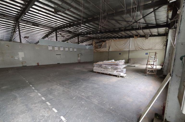 大亚湾西区临深一楼滴水8米钢构700平仓库出租，进出方便