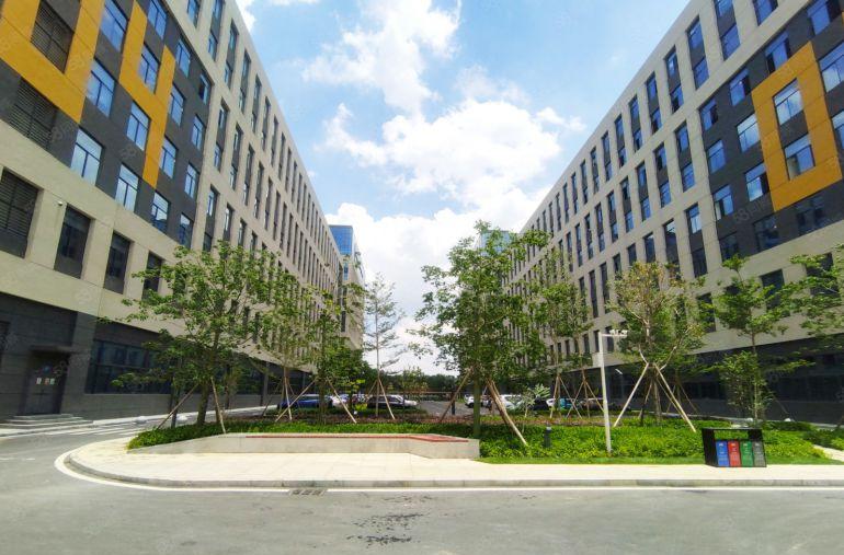 临深园区尾盘急租楼上2000平方可分租，周边配套齐全好招工