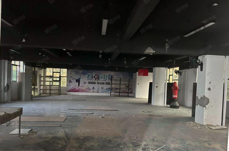 万达周边原房东厂房仓库300平米租金3000元月