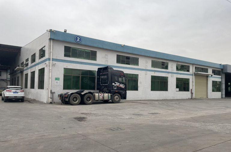 石湾工业园区砖墙到顶厂房出租面5000平方空地非常大免费使用