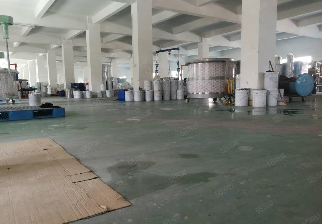 龙溪镇主道边上单层厂房加楼房出租，单层3000一栋，证件齐全