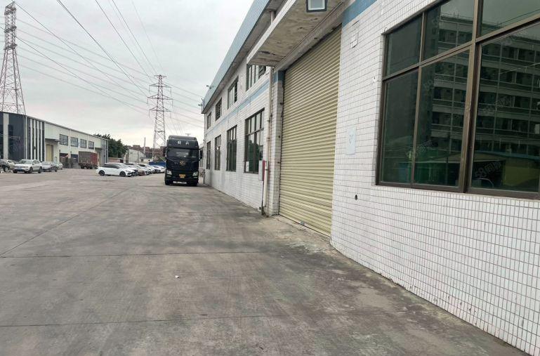 石湾工业园区砖墙到顶厂房出租面5000平方空地非常大免费使用