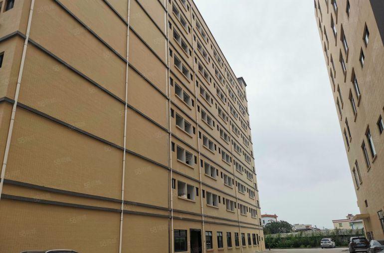 博罗县龙溪厂房出租，证件齐全，原房东，5吨电梯，配套齐全。