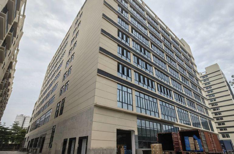 龙溪高速路口附近8元全新厂房出租，高大上标准厂房一楼8米