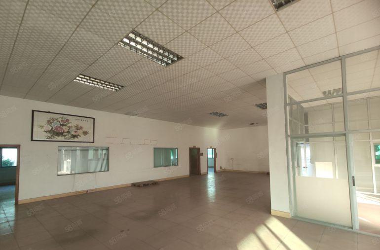 博罗县园洲镇原房东独院花园式厂房招租，现成水电，办公室装修。