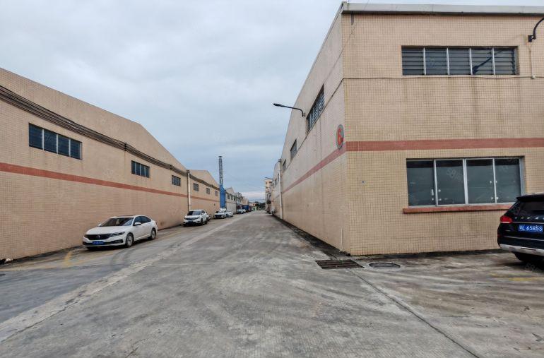 园洲镇，独院单一层厂房3000平米，宿舍办公600平米出租