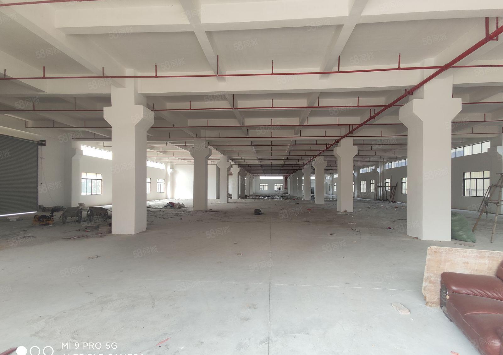 带现成喷油环坪标准厂房出租，1000平方起租，形象超好。