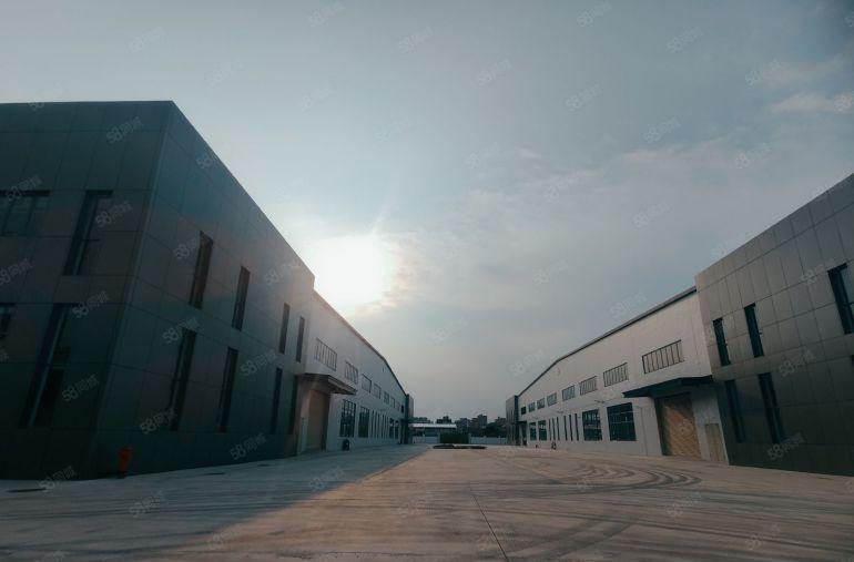 博罗县园洲镇全新标准加单一层厂房出租，大小可分，低价出租。