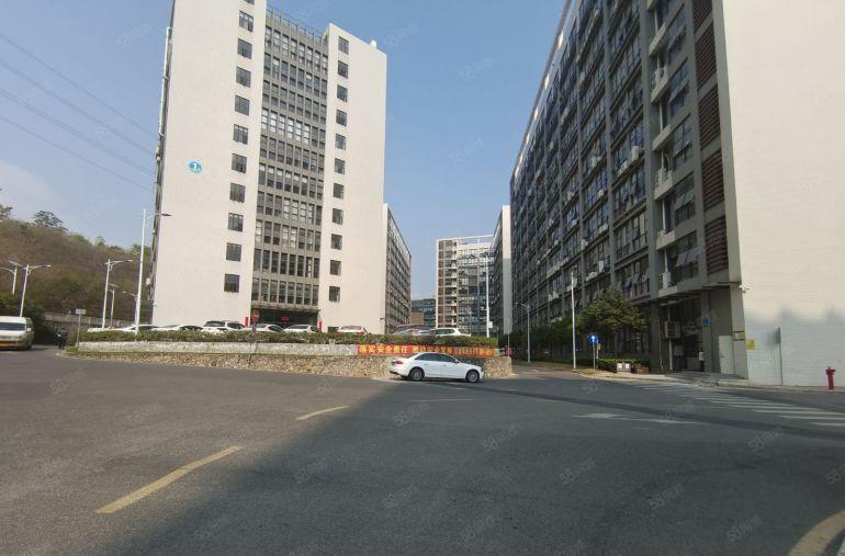 龙溪楼上精装厂房2000出租仓库办公带装修水电齐全到位8元放