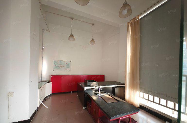 上南公园原房东厂房3楼1400平，现成办公室装修，2吨货梯