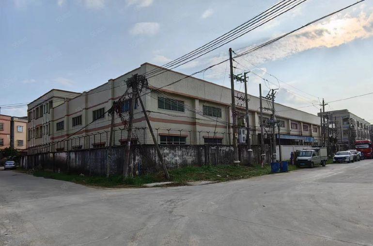 成熟工业园低价出租实际面积单一层砖墙到顶小独院2634平方