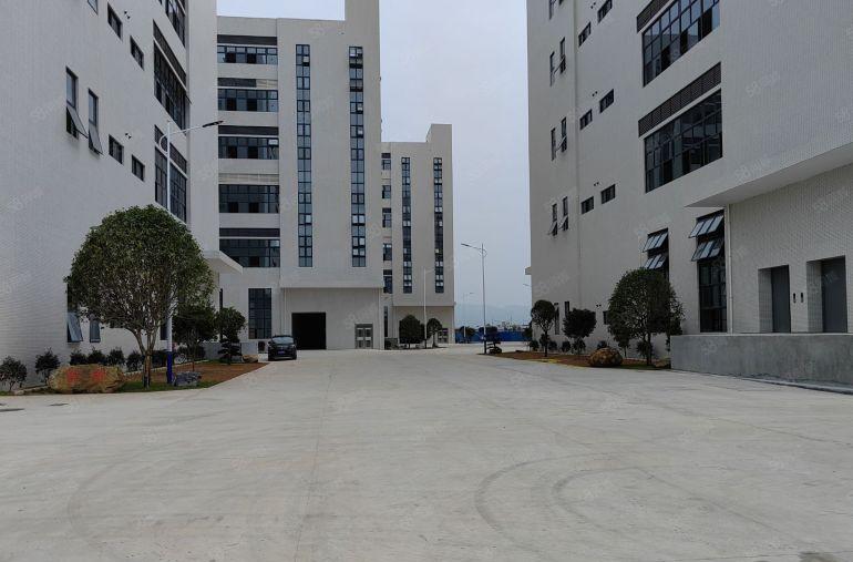 石湾镇M2工业用地低价厂房出租，6万平可分租有voc排放许证