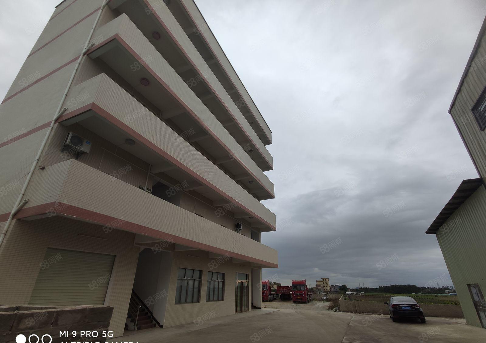 带行车原房东单一层厂房出租，滴水9米，进车方便，证件齐全。