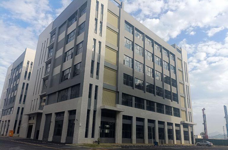 经典独门独院，近高速路口，水电全通好招工，半年免租