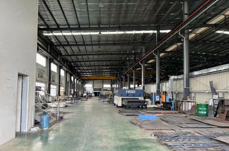 园洲5000平独院钢构出租，层高10米，带航车10吨4部