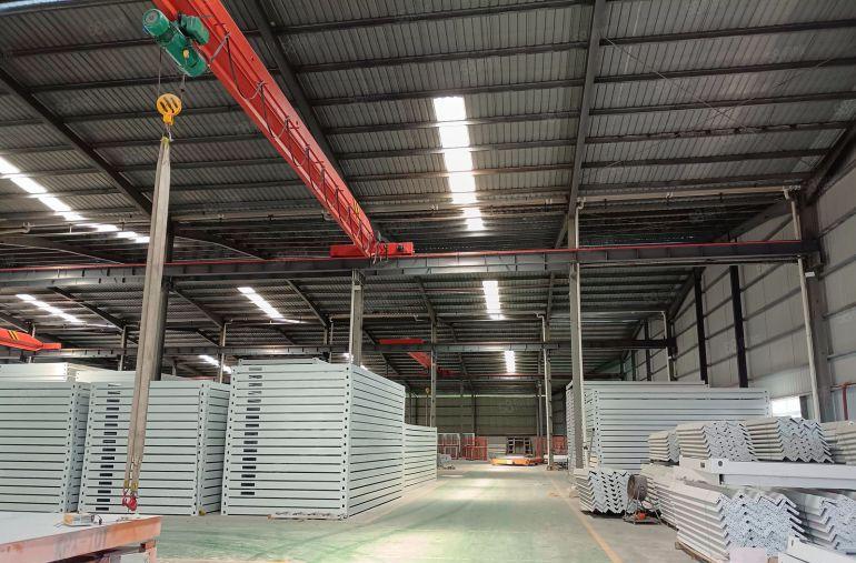 石湾镇独门独院钢结构厂房出租，仓库出租带行车可办环评，可分租