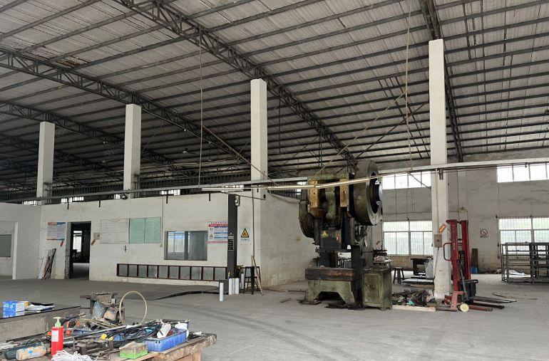 特价出租博罗龙溪独院2600平9米高钢构厂房格局方正可分租