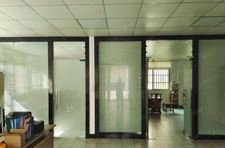 园洲镇独门独院单一层仓库厂房低价出租，周边无居民交通便利