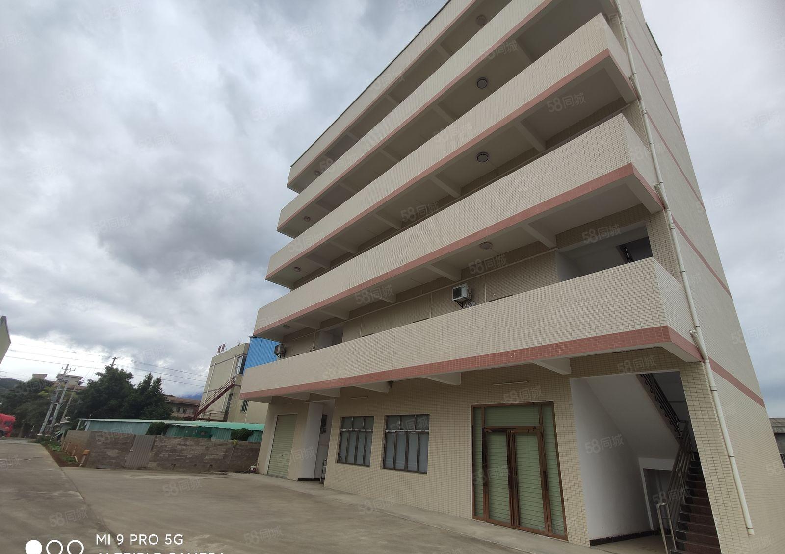 带行车原房东单一层厂房出租，滴水9米，进车方便，证件齐全。