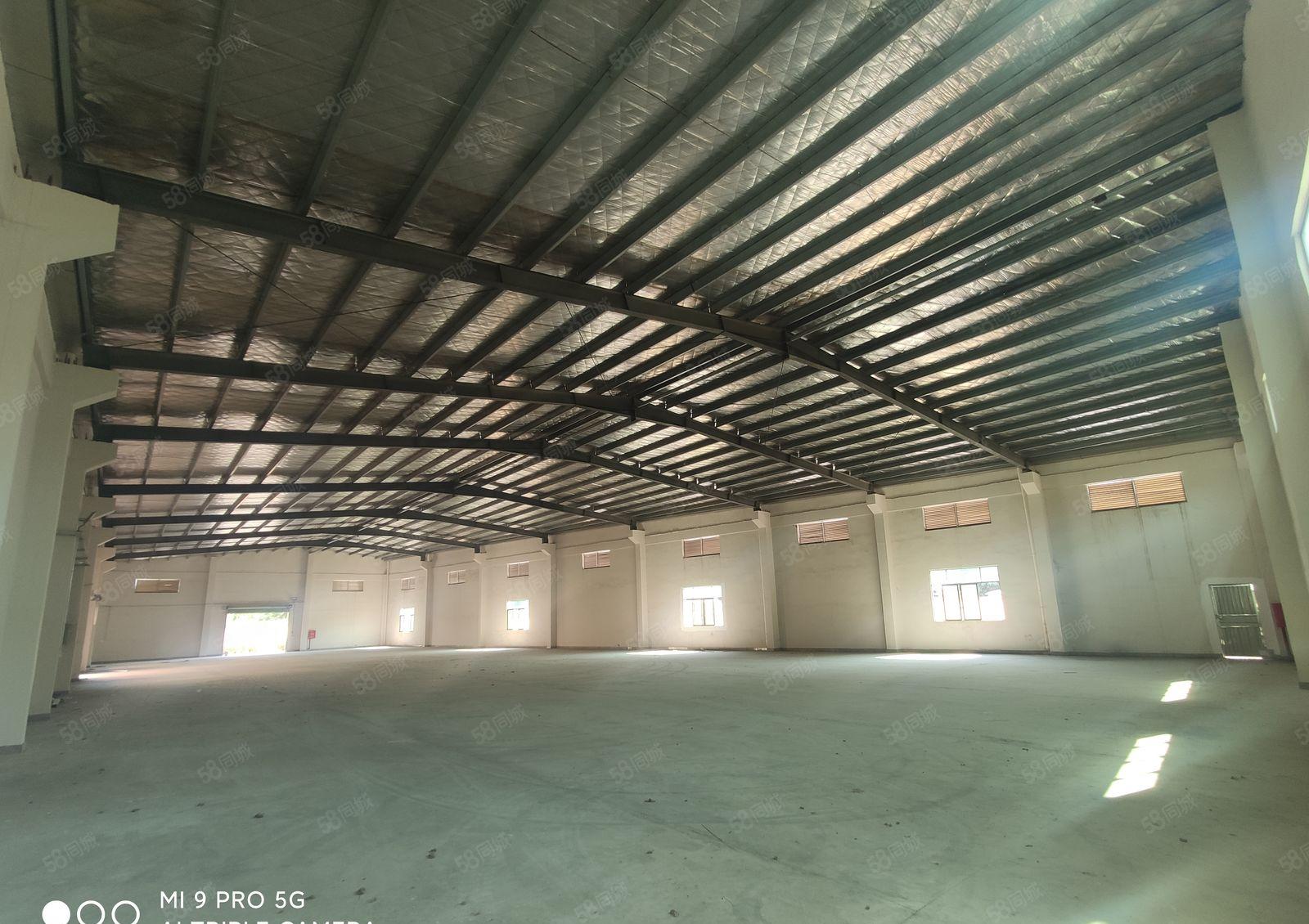 砖墙到顶单一层2000平方，原房东实际面积出租，电费自己交