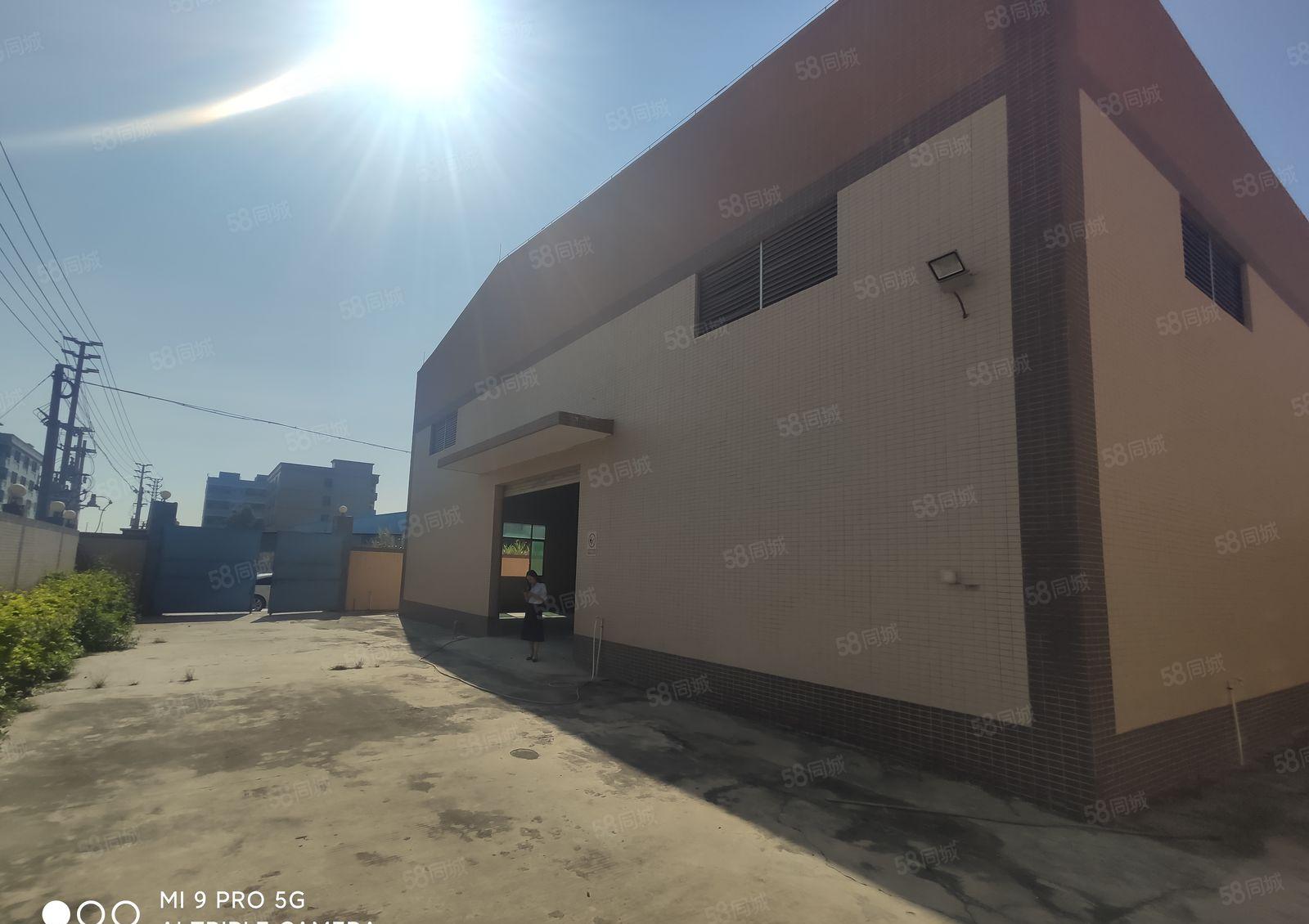 砖墙到顶单一层2000平方，原房东实际面积出租，电费自己交