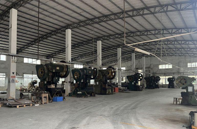 特价出租博罗龙溪独院2600平9米高钢构厂房格局方正可分租