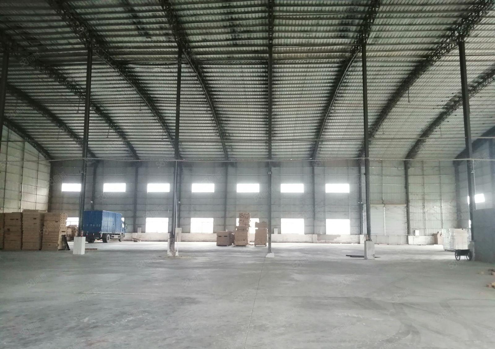 石湾镇单一层钢结构厂房，滴水10米周边无居民区