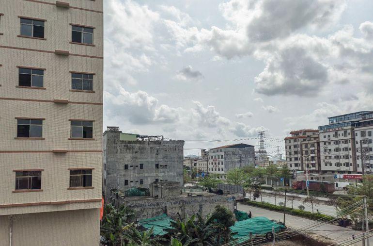 龙溪镇靠桥头独门独院标准厂房10元起租，原房东无公摊证件齐全