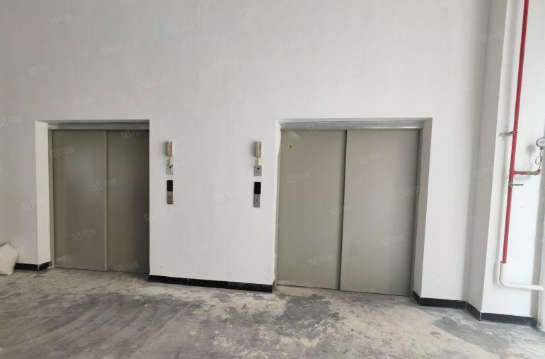 特价8块，全新原房东厂房带天然气现成地坪漆，1500平起分租