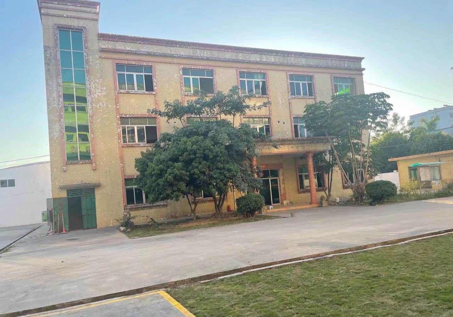 独院靓标准厂房出租面积10500平方，宿舍配套，可以分租整租