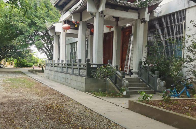 原房东重工业厂房。带牛角位。