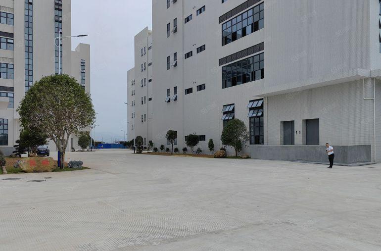 石湾镇M2工业用地低价厂房出租，6万平可分租有voc排放许证