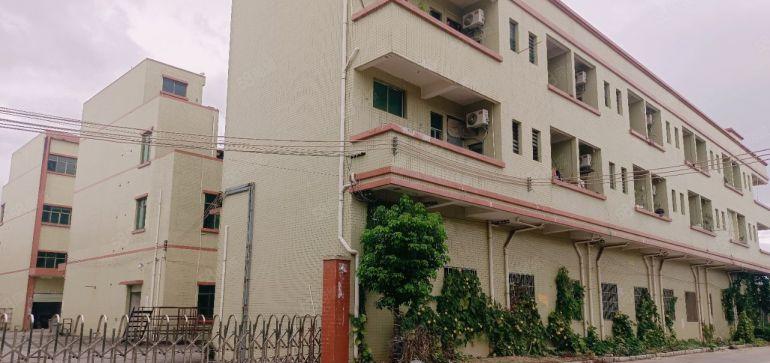 石湾原房东独院厂房出租4300平方，空地大。证件齐全交通方便