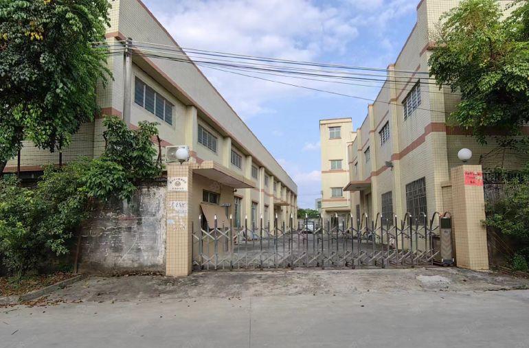 成熟工业园低价出租实际面积单一层砖墙到顶小独院2634平方