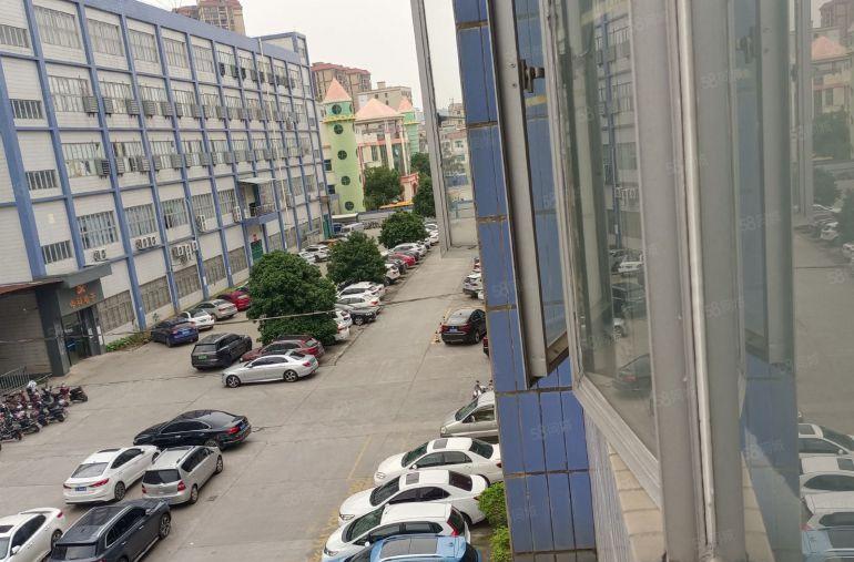 繁华地段工业园区，配套成熟易招工，现成水电，办公室，低价出租