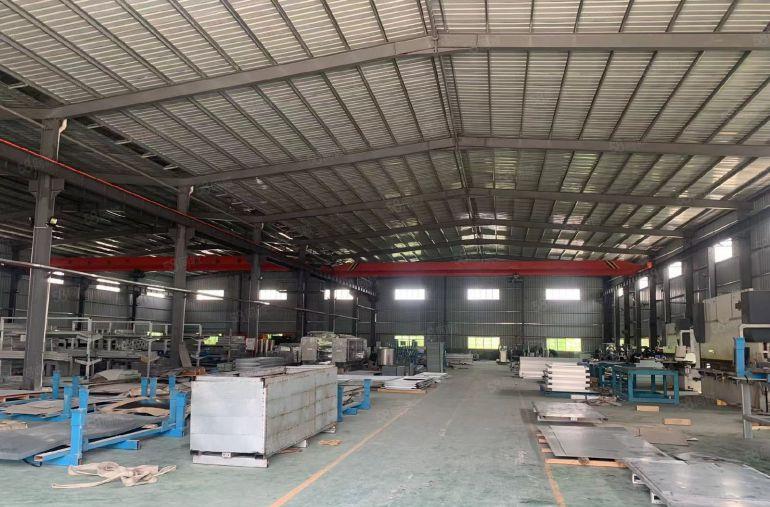 原房东钢结构厂房2000平米，带行车便宜出租