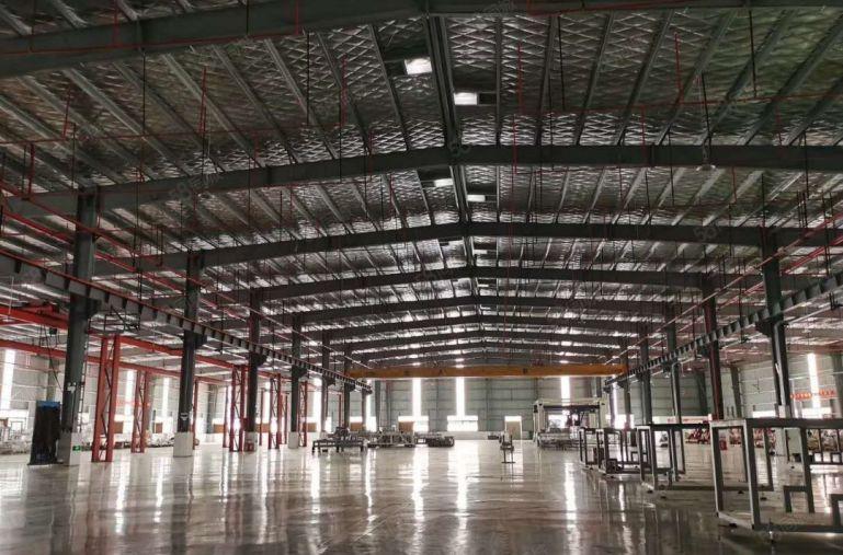 业主招租！滴水12米30000平方红本厂房仓库出租 现成航车