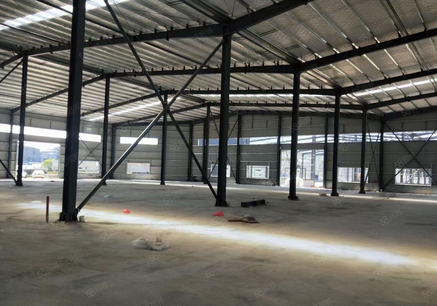 稀有滴水9米高大面积钢构出租，约3.5万平方，大小可以分租
