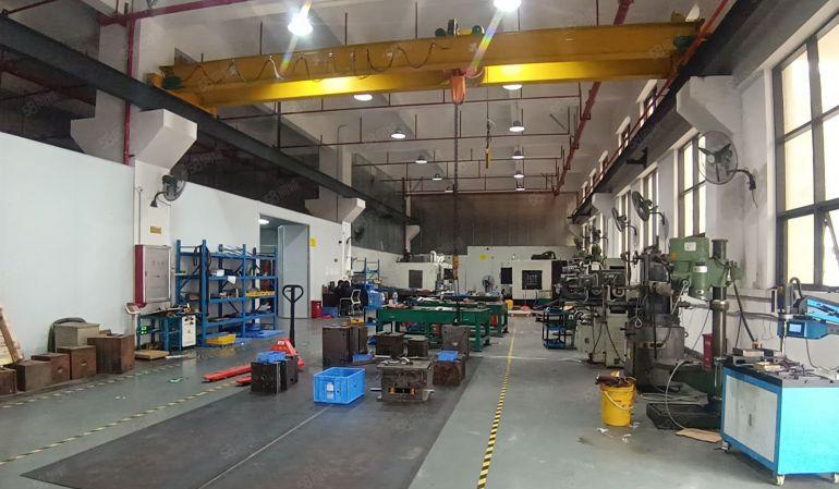 9元原房东现成装修带行车办公室红本一楼厂房2000平一手直租