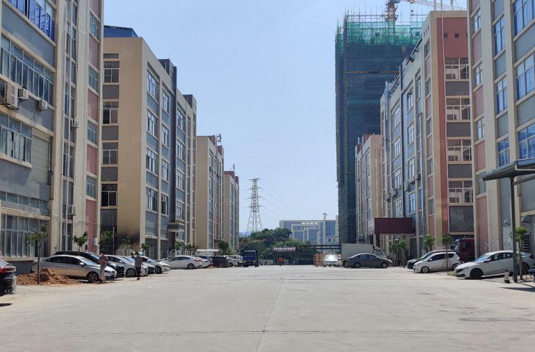 超低价！8元仓库厂房出租无公摊大小可分四部货梯有食堂配套齐全