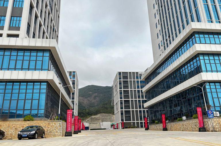 8.8元！惠州市仲恺高新区全新红本厂房仓库低价出租可分租