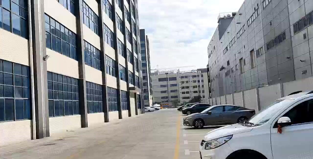 仲恺陈江镇大型工业园13层7500平方带红本标准厂房出租。