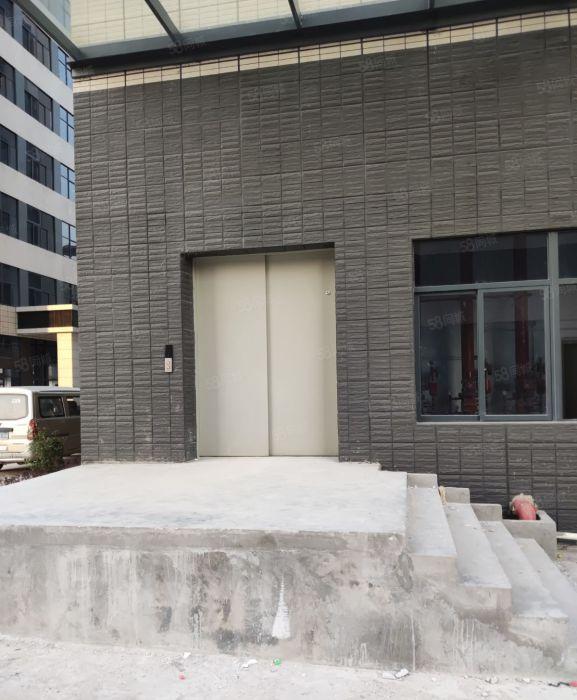 仲恺全新厂房单层面积1600两边三吨货梯一吨客梯 可对半分租