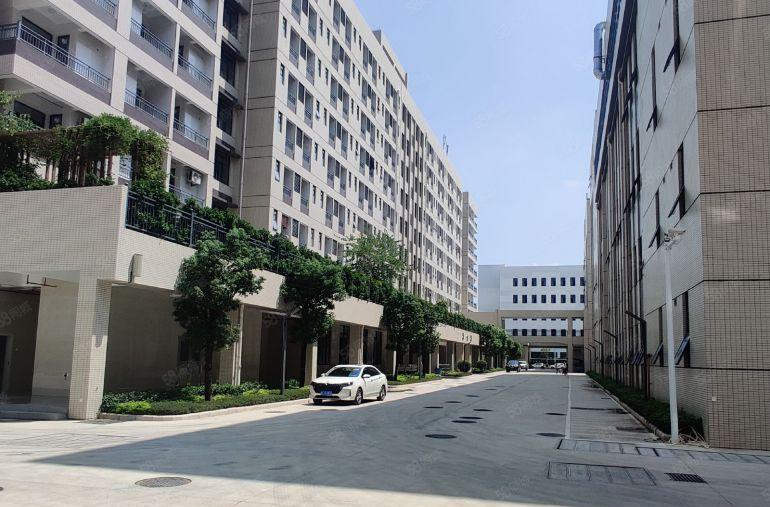 8元低价厂房出租！320平方起分！位置好配套齐全有货梯