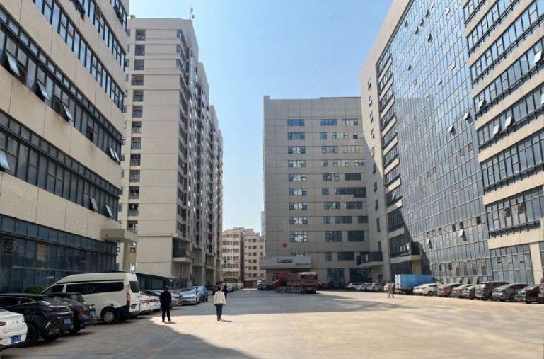 9块带装修！陈江楼上2000平原房东厂房仓库出租，可办环评