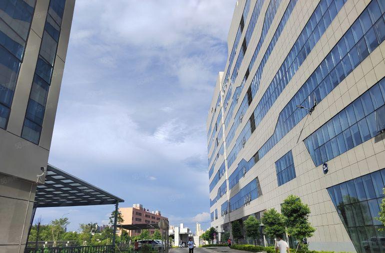 12块！仲恺2000平楼上厂房仓库出租实面无公摊可分1000